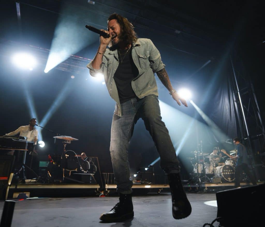 Tyler Hubbard Live Photo Singing Approved.